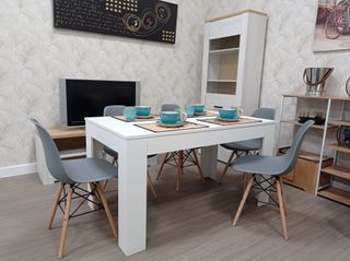 MESA EXTENSIBLE NUEVA 4 CON SILLAS