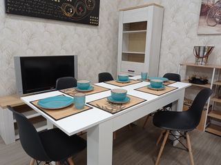 MESA EXTENSIBLE NUEVA 4 CON SILLAS