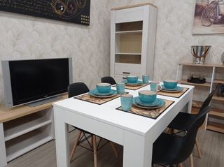 MESA EXTENSIBLE NUEVA 4 CON SILLAS
