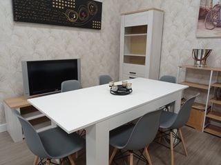 MESA EXTENSIBLE NUEVA 4 CON SILLAS