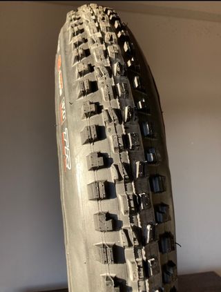 Neumático Maxxis Minion DHF 27,5x2.30 3C EXO TLR
