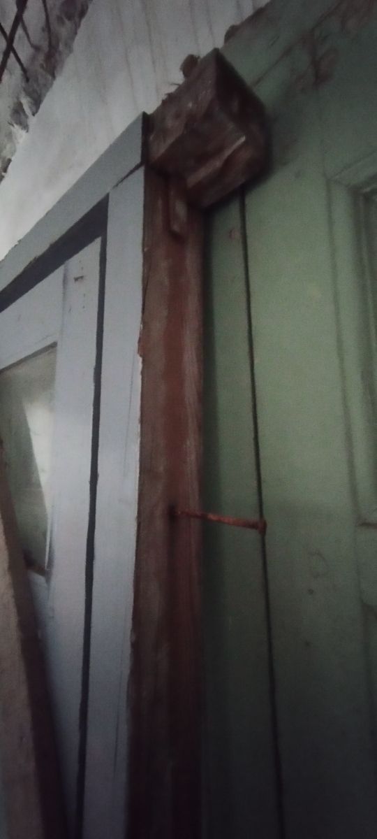 Puerta antigua de madera con cristal 