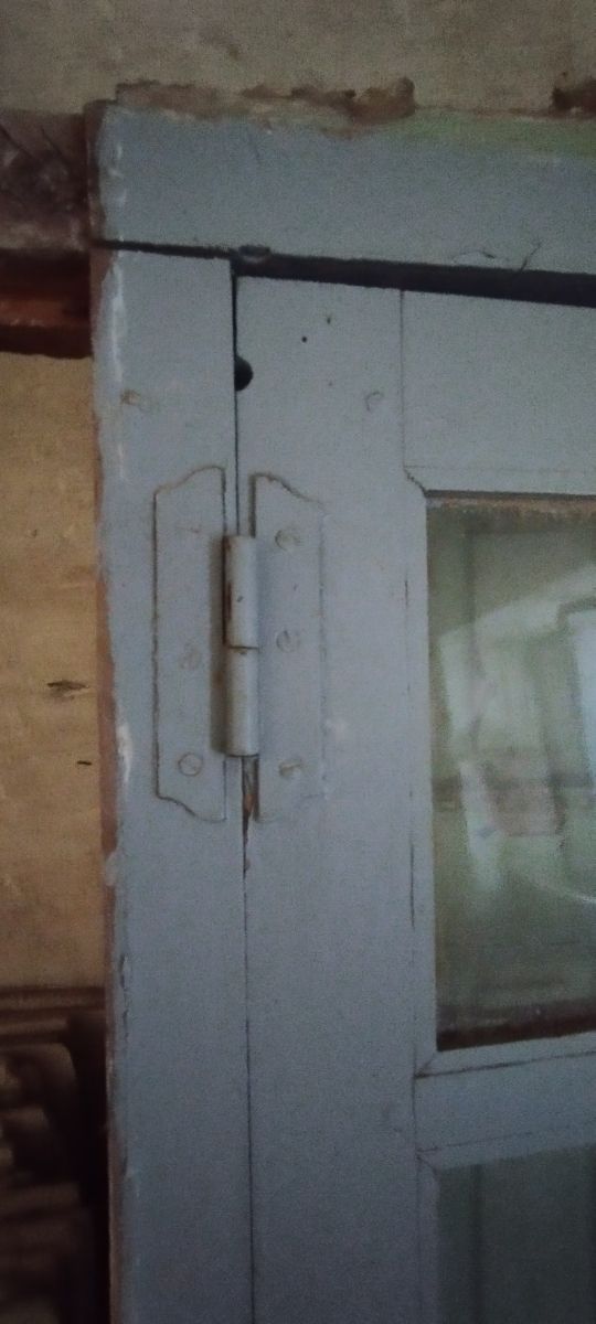 Puerta antigua de madera con cristal 