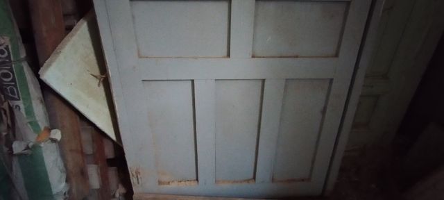 Puerta antigua de madera con cristal 