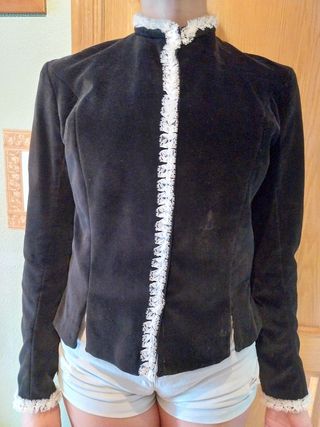 Corpiño de terciopelo negro,talla 34 .