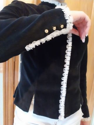 Corpiño de terciopelo negro,talla 34 .