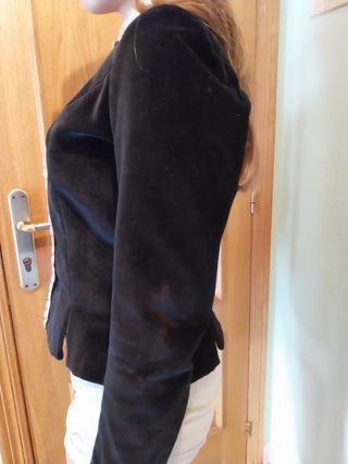 Corpiño de terciopelo negro,talla 34 .