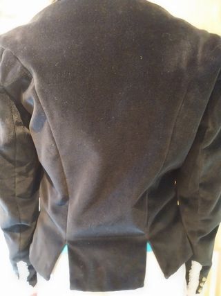 Corpiño de terciopelo negro,talla 34 .