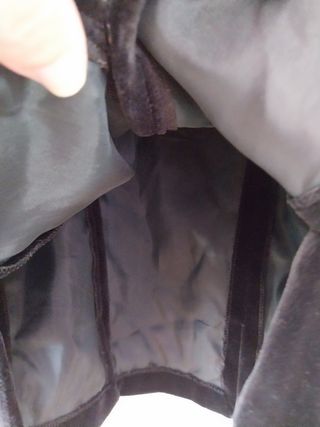 Corpiño de terciopelo negro,talla 34 .