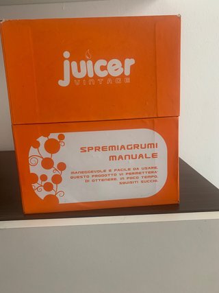 Spremiagrumi in acciaio, design bellissimo
