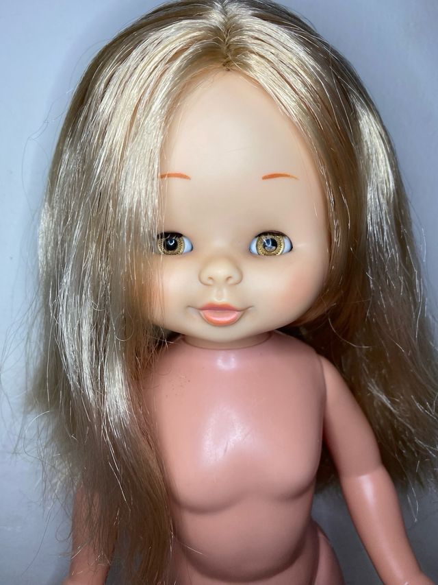 Muñeca MEGGY DE FAMOSA