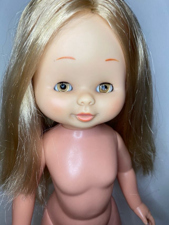 Muñeca MEGGY DE FAMOSA