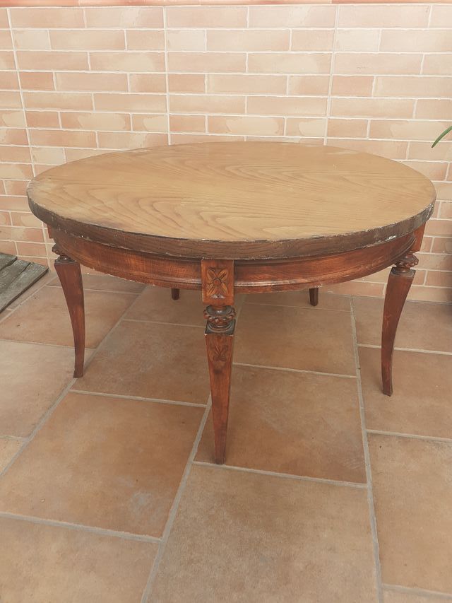 Bellissimo tavolino da caffè, rotondo, in legno massello