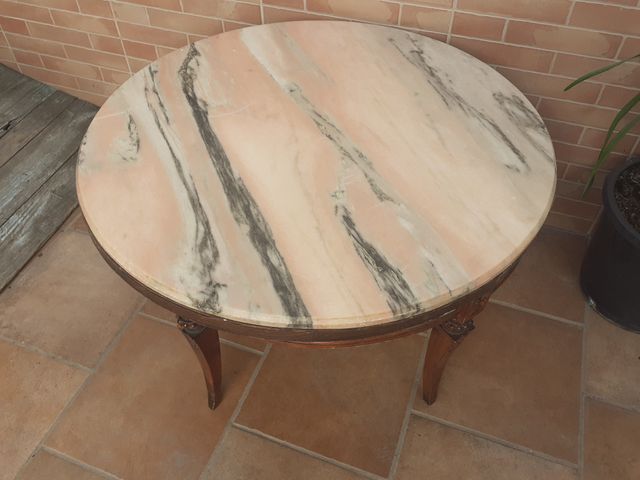 Bellissimo tavolino da caffè, rotondo, in legno massello