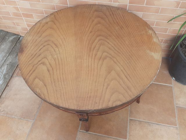 Bellissimo tavolino da caffè, rotondo, in legno massello