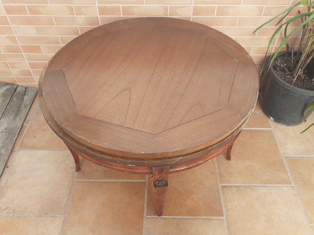 Bellissimo tavolino da caffè, rotondo, in legno massello