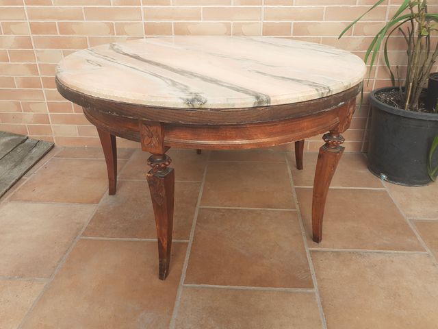 Bellissimo tavolino da caffè, rotondo, in legno massello