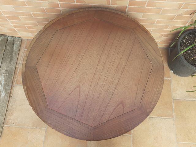 Bellissimo tavolino da caffè, rotondo, in legno massello