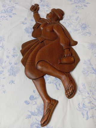 Figuras talladas en madera