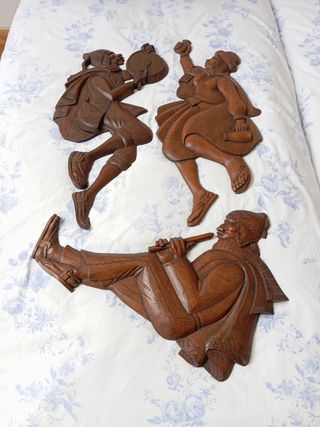 Figuras talladas en madera