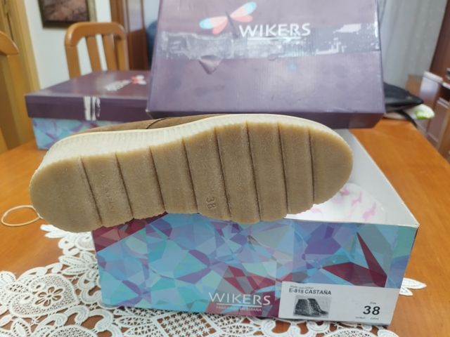 Botín WIKERS, piel, serraje marrón. Cuña cómoda 38