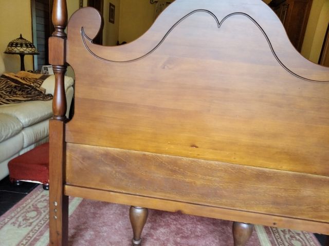 Cama completa de madera maciza. 1.05mts