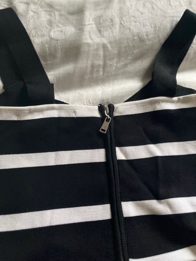 Se vende vestido GUESS Los Angeles, talla S.