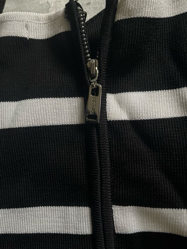 Se vende vestido GUESS Los Angeles, talla S.