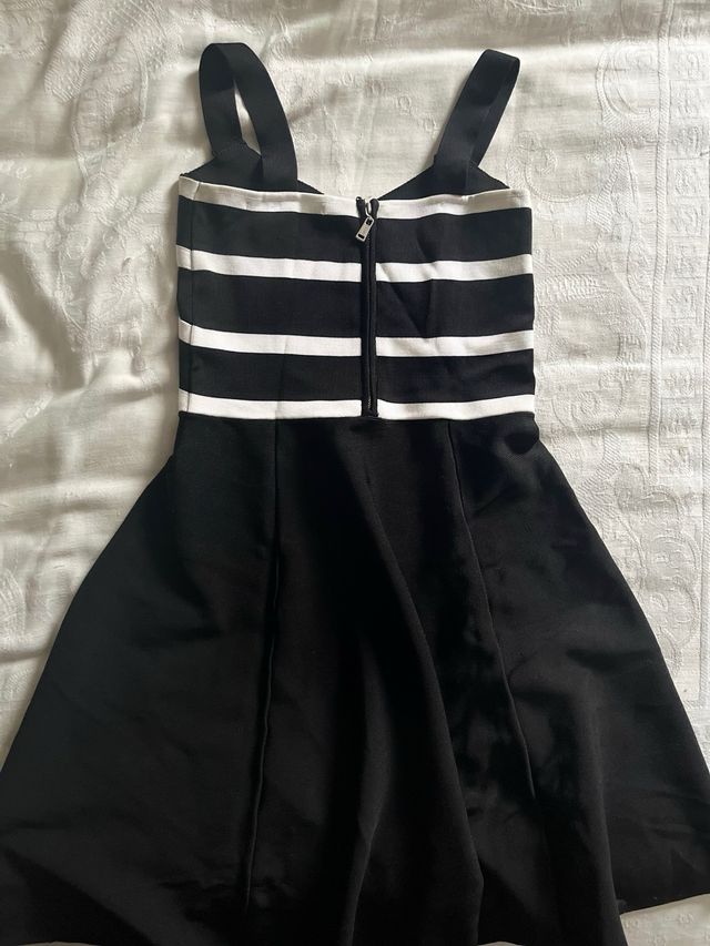 Se vende vestido GUESS Los Angeles, talla S.