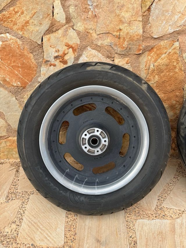 Harley Davidson Dyna Fat Bob Llantas