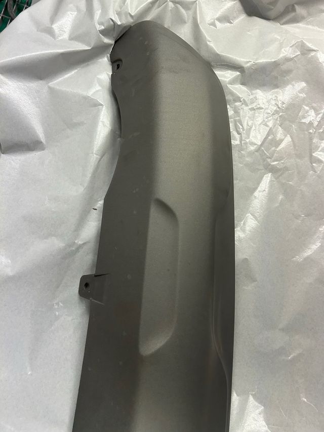 Spoiler de paragolpe trasero de renault Arkana .