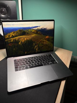 MacbookPro 16” Touch Bar2019-Intel i7/2,6GHz/32GB