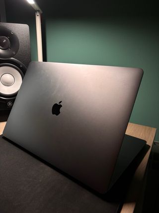 MacbookPro 16” Touch Bar2019-Intel i7/2,6GHz/32GB