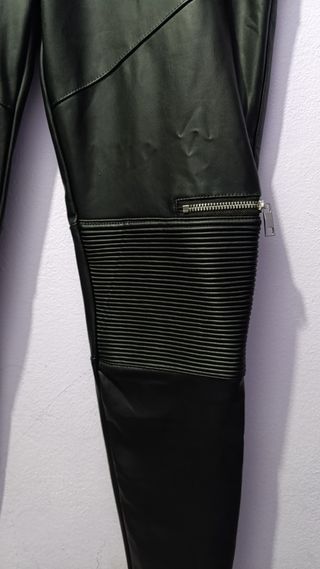 Se vende Pantalones de polipiel talla XL 10€ 