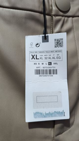 Se vende  pantalón de polipiel nuevo 10€