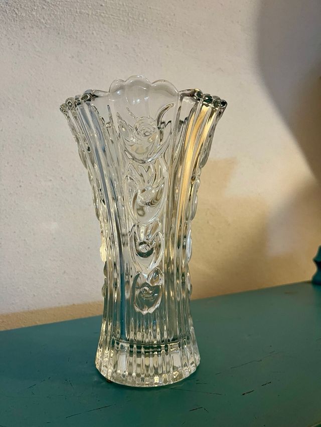 Florero antiguo de vidrio