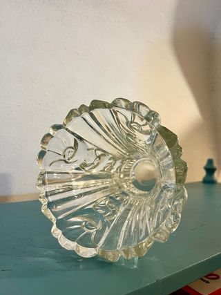 Florero antiguo de vidrio