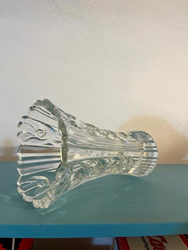 Florero antiguo de vidrio