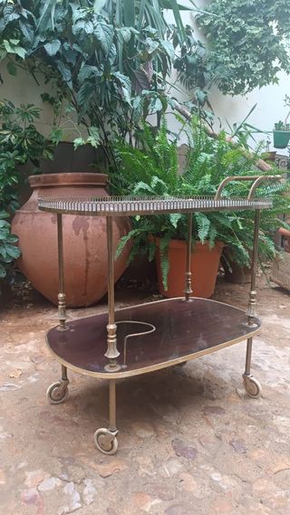 Cameriera in ottone e formica