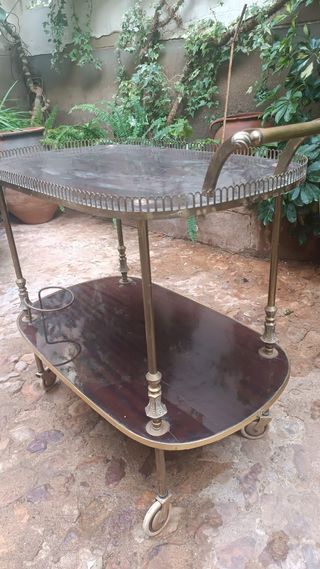 Cameriera in ottone e formica