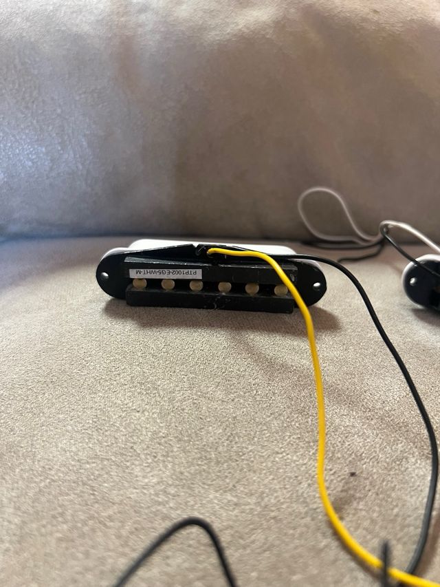 Golpeador stratocaster y pastillas