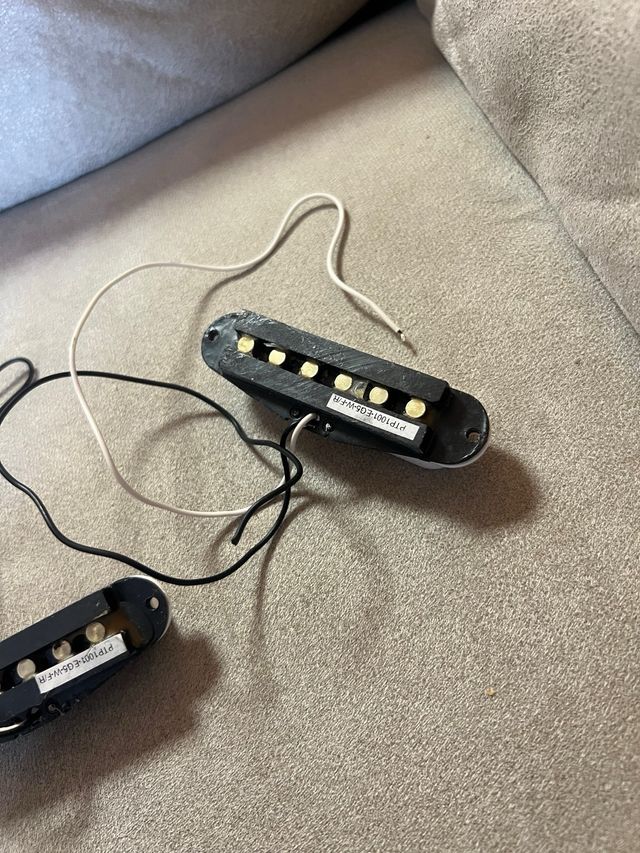 Golpeador stratocaster y pastillas