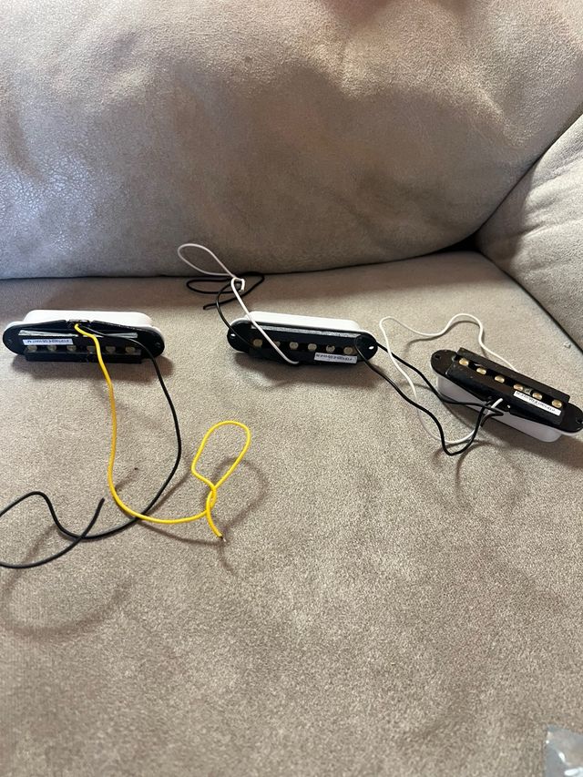 Golpeador stratocaster y pastillas