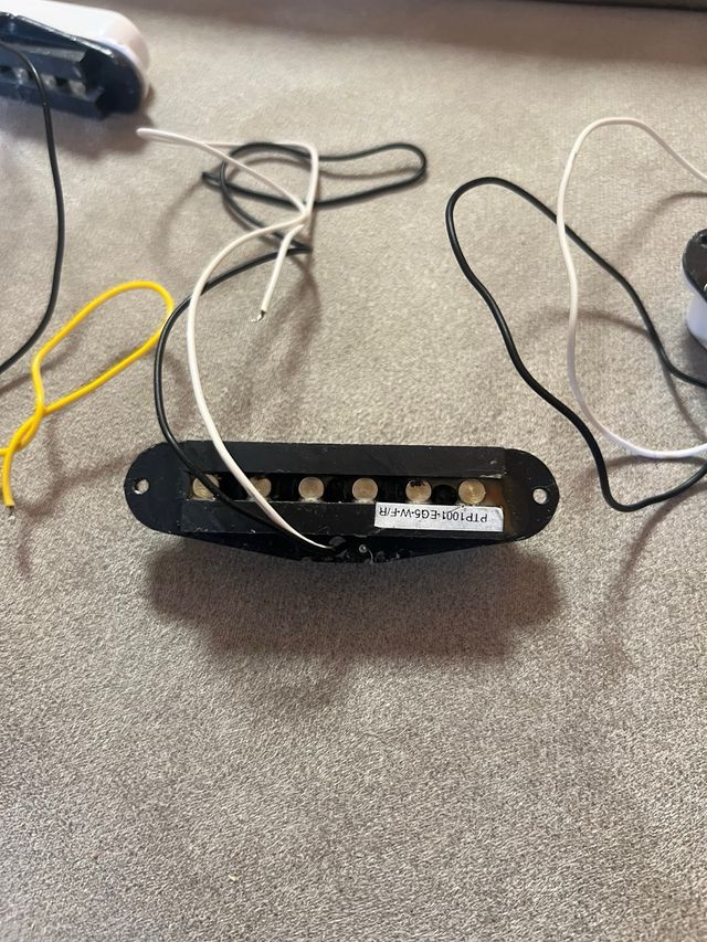 Golpeador stratocaster y pastillas