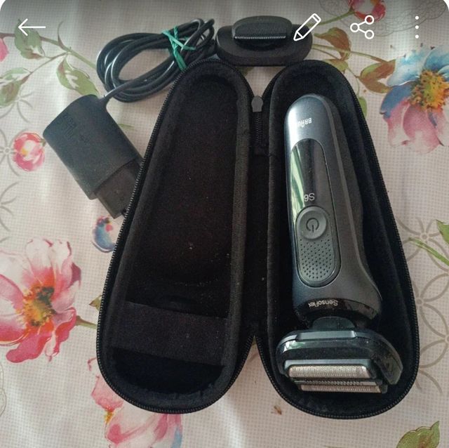 Maquinilla de afeitar marca Braun