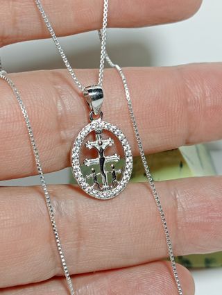 Linda cadena cruz de Caravaca plata .
