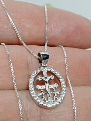 Linda cadena cruz de Caravaca plata .