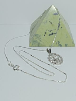 Linda cadena cruz de Caravaca plata .