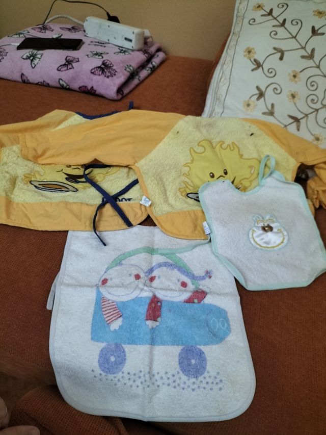 Ropita,mantas y zapatitos de bebé (niña)