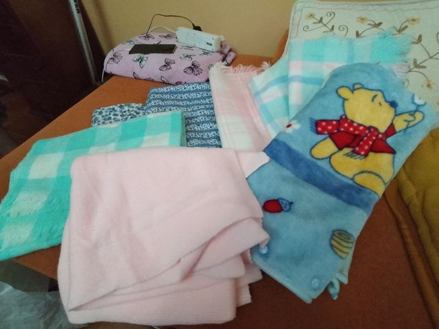 Ropita,mantas y zapatitos de bebé (niña)
